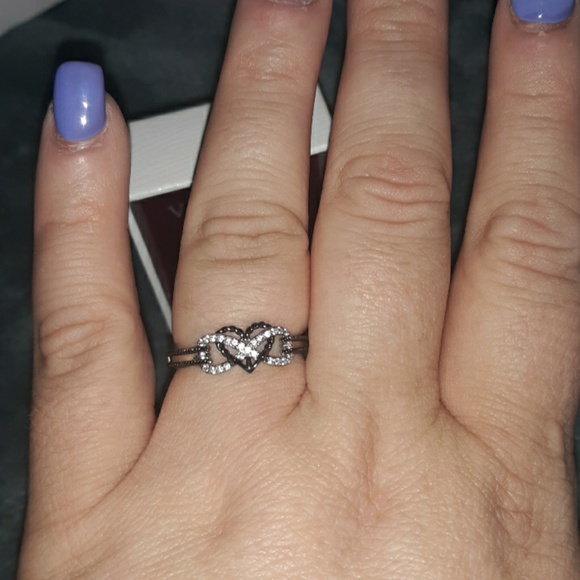 Beautiful Ring - Picture 2 of 4